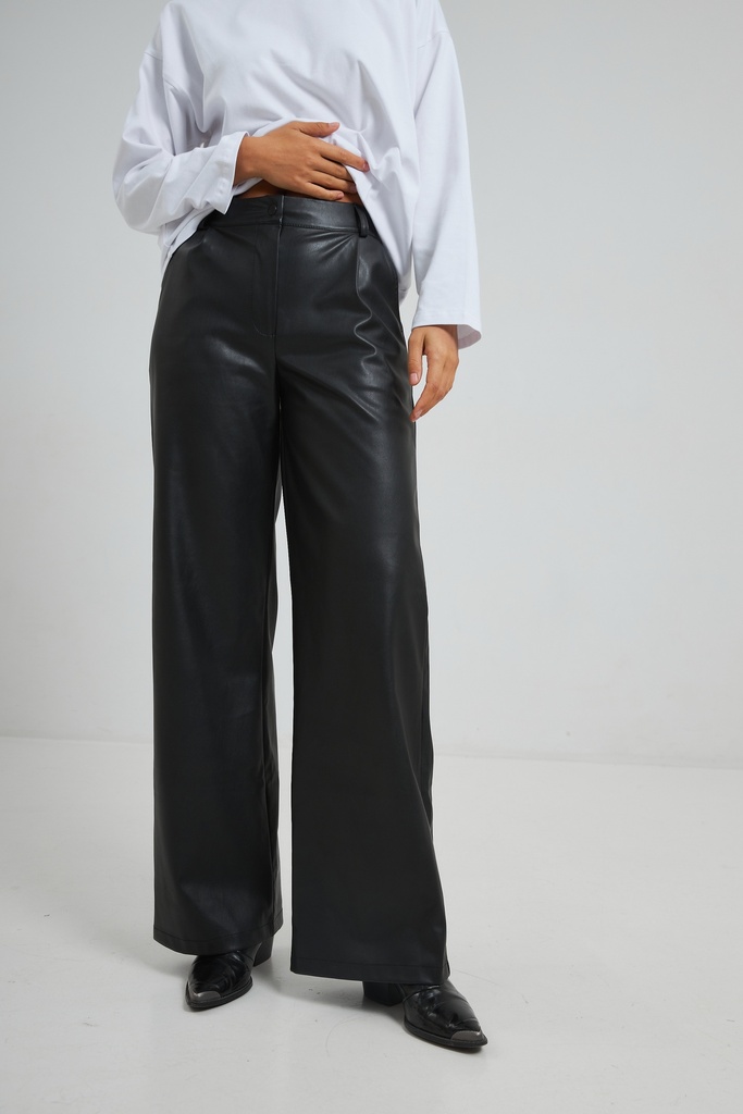 Pantaloni din piele ecologică