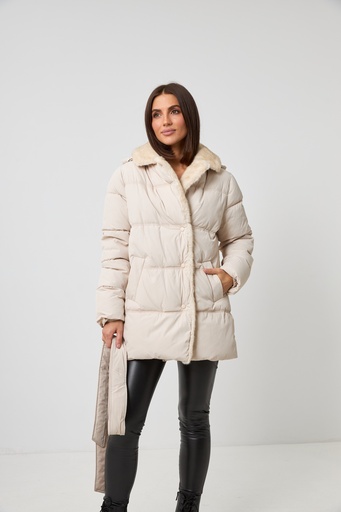 Cropped jacket with fur